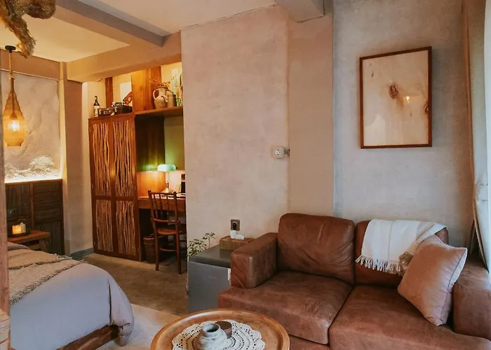 Earthy Cave Retreat At Bond Cave Near Canggu Apartment