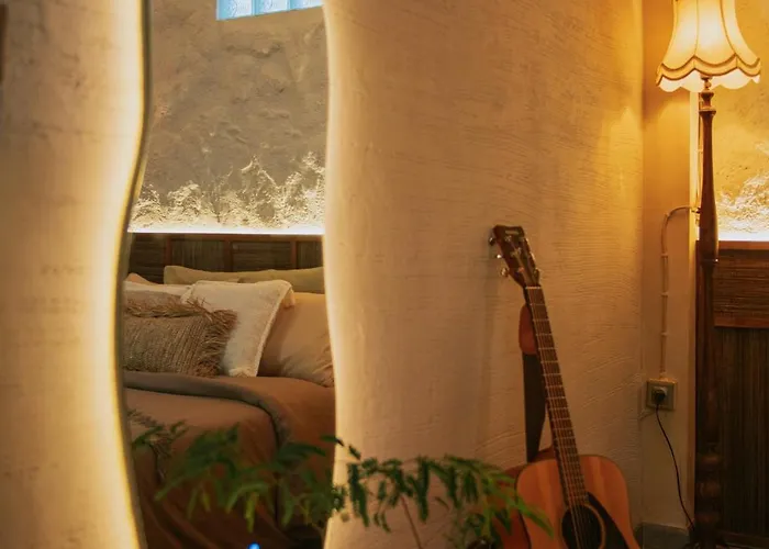 Earthy Cave Retreat At Bond Cave Near Canggu * Badung (Bali)